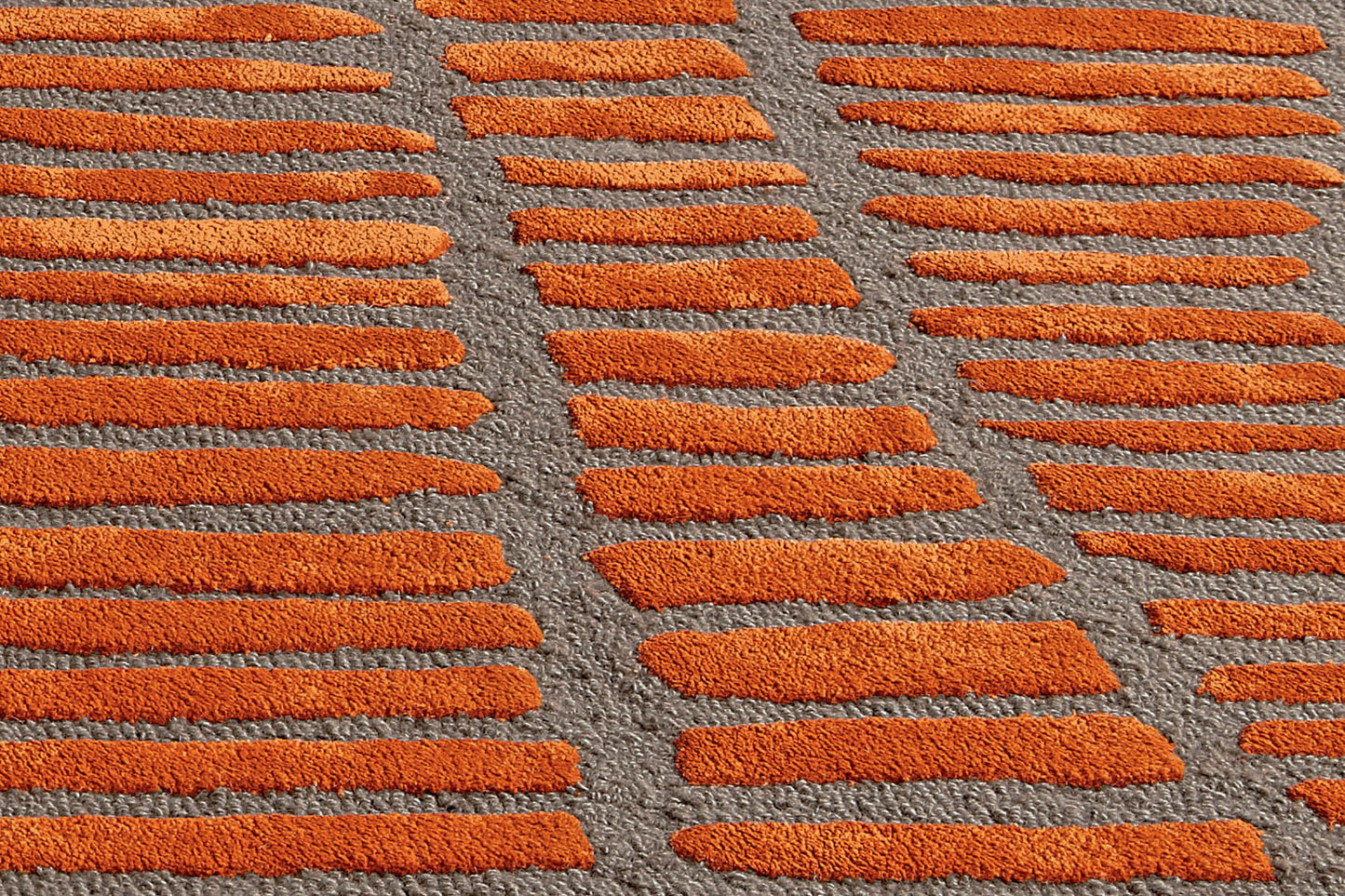 détails tapis tufté main marron orange
