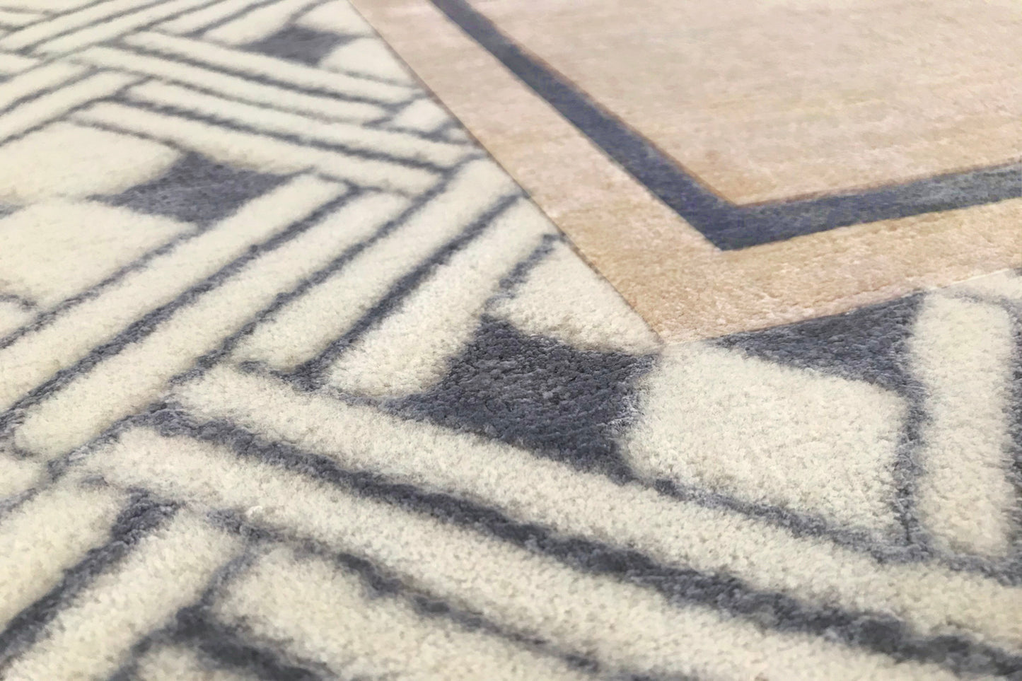 détails tapis noué main beige écru gris