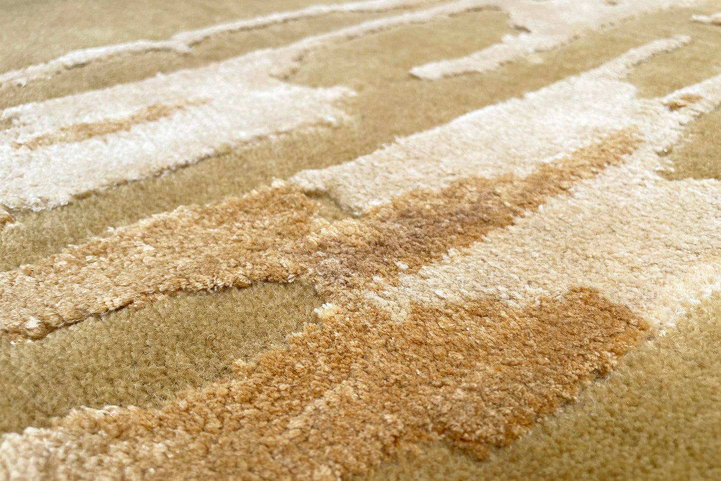 détails tapis noué main jaune beige