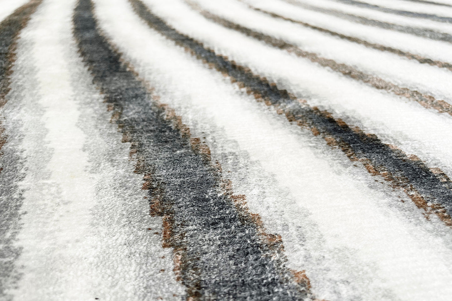 détails tapis tissé et imprimé main noir blanc