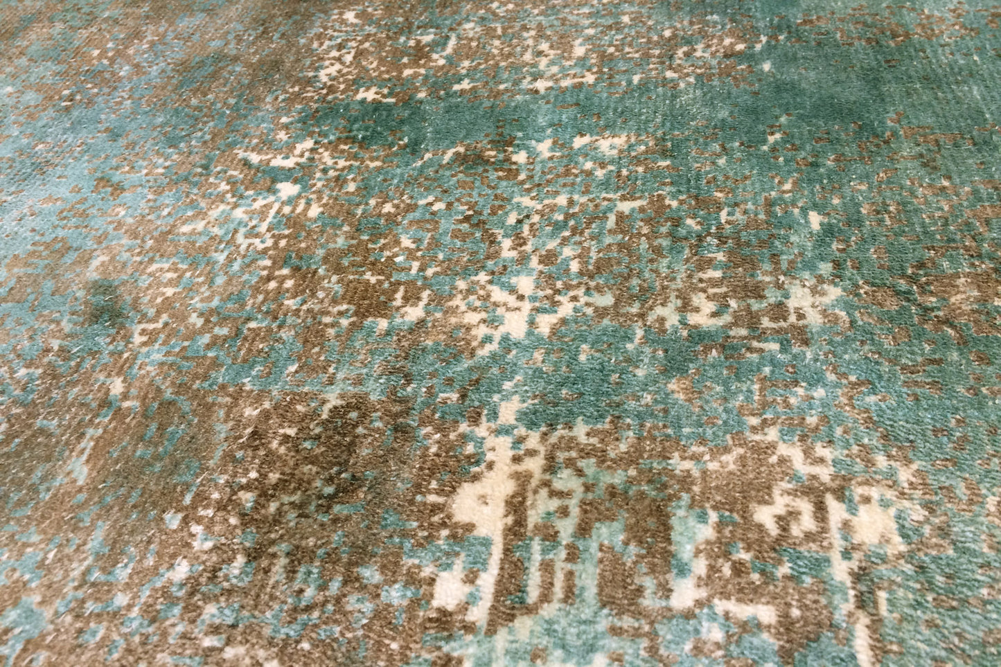 détails tapis tissé et imprimé main bleu vert et marron