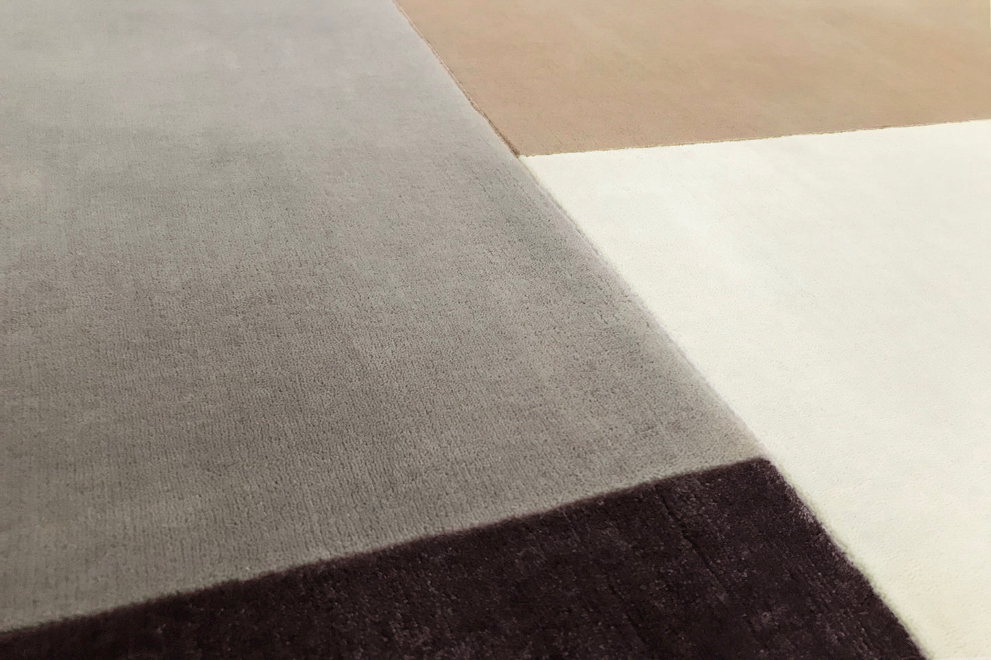 détails tapis tissé main écru beige multicolore gris