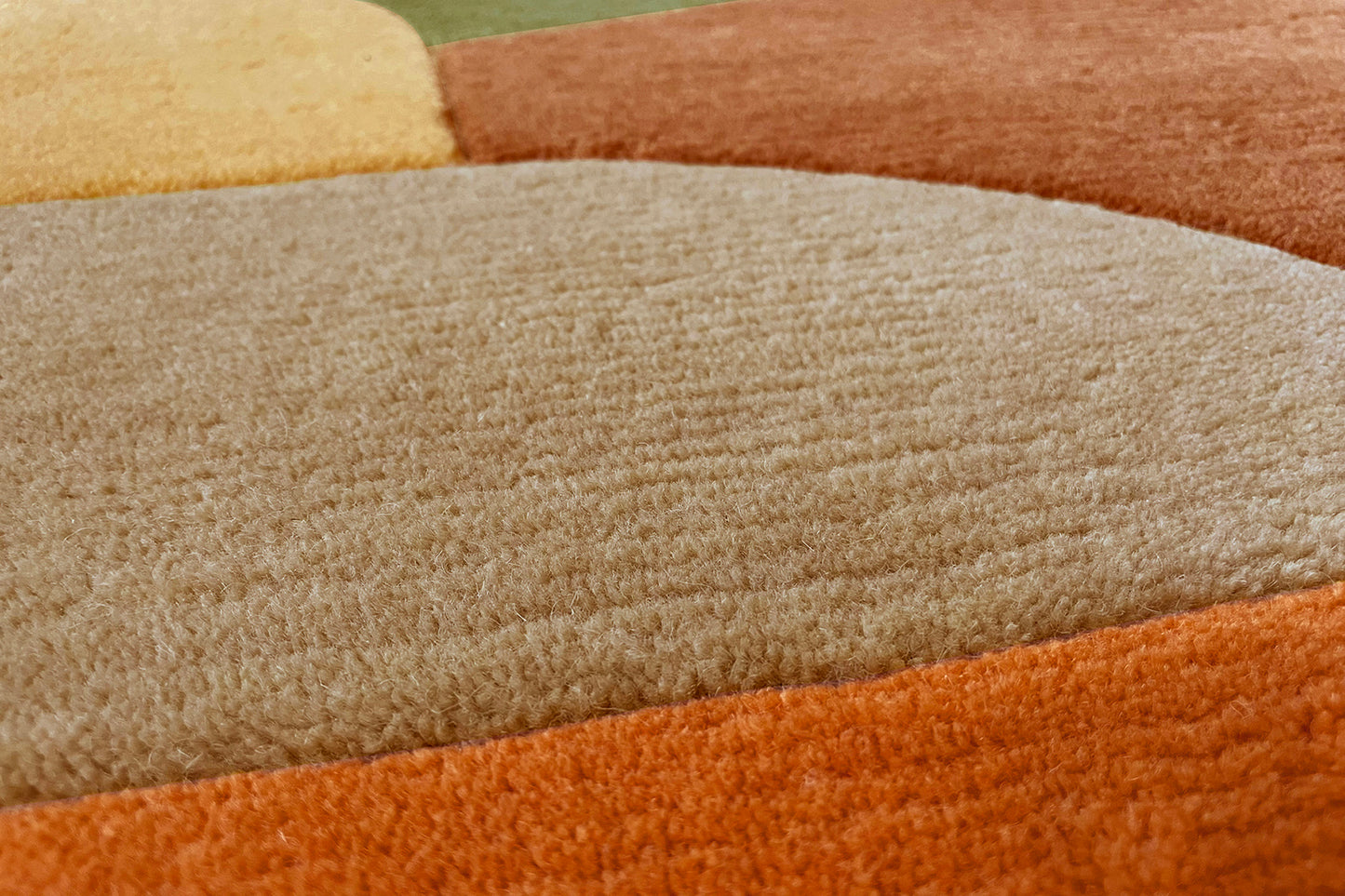 détails tapis noué main vert jaune terracotta rouge multicolore