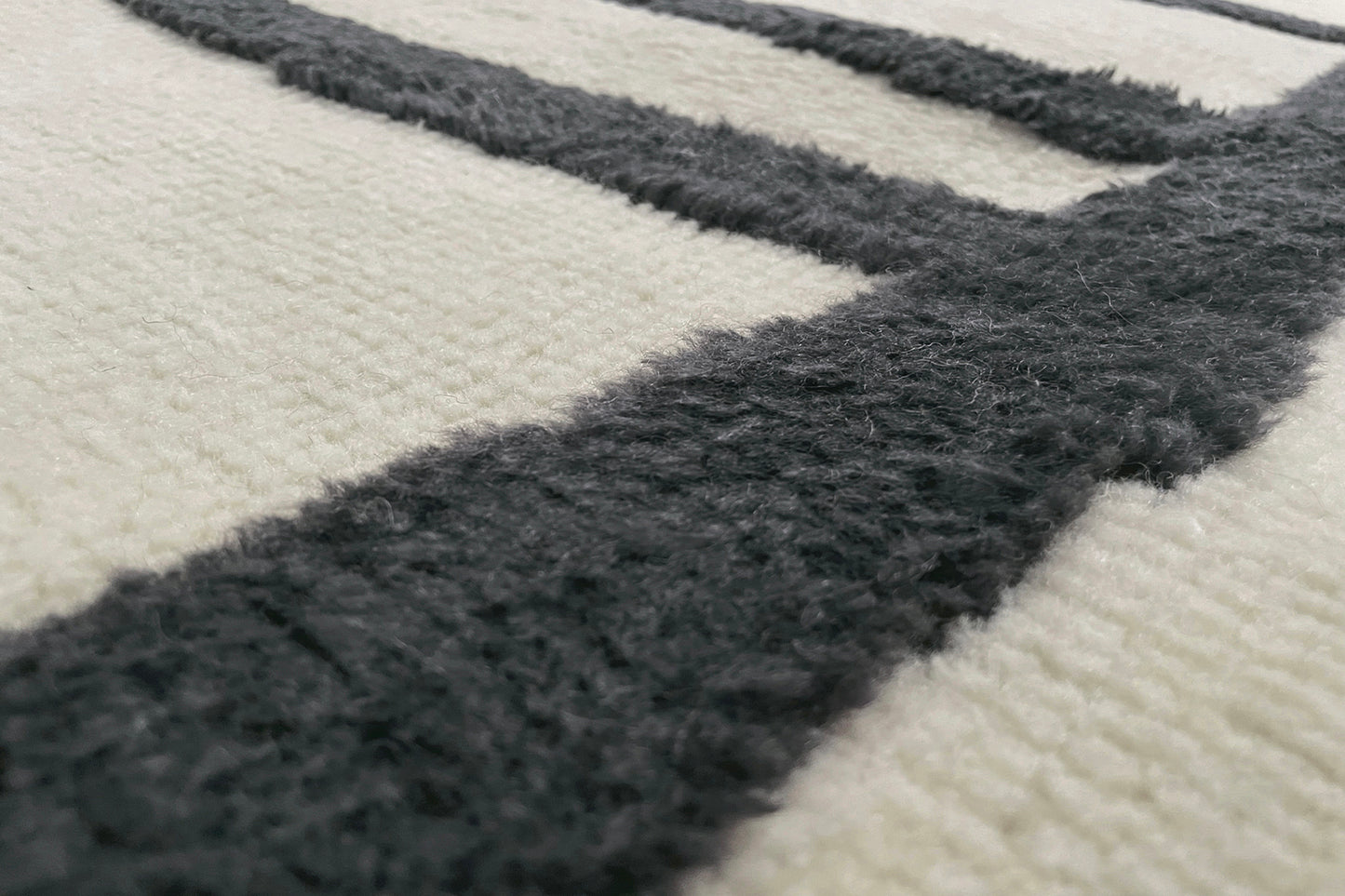 détails tapis noué main écru