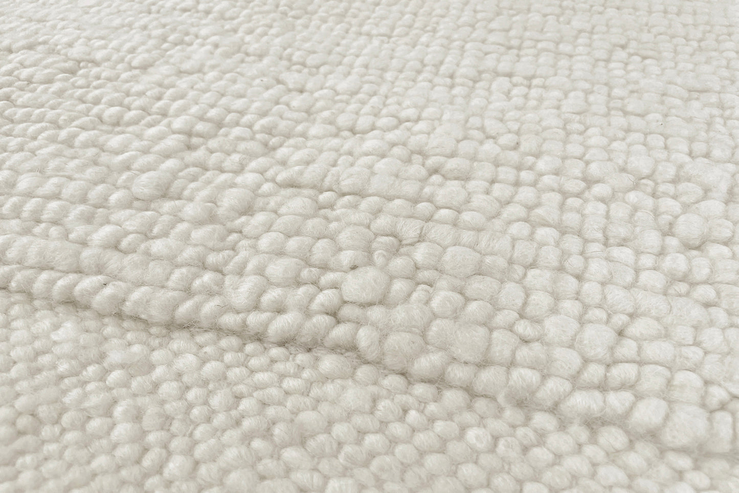 détails tapis tissé main blanc