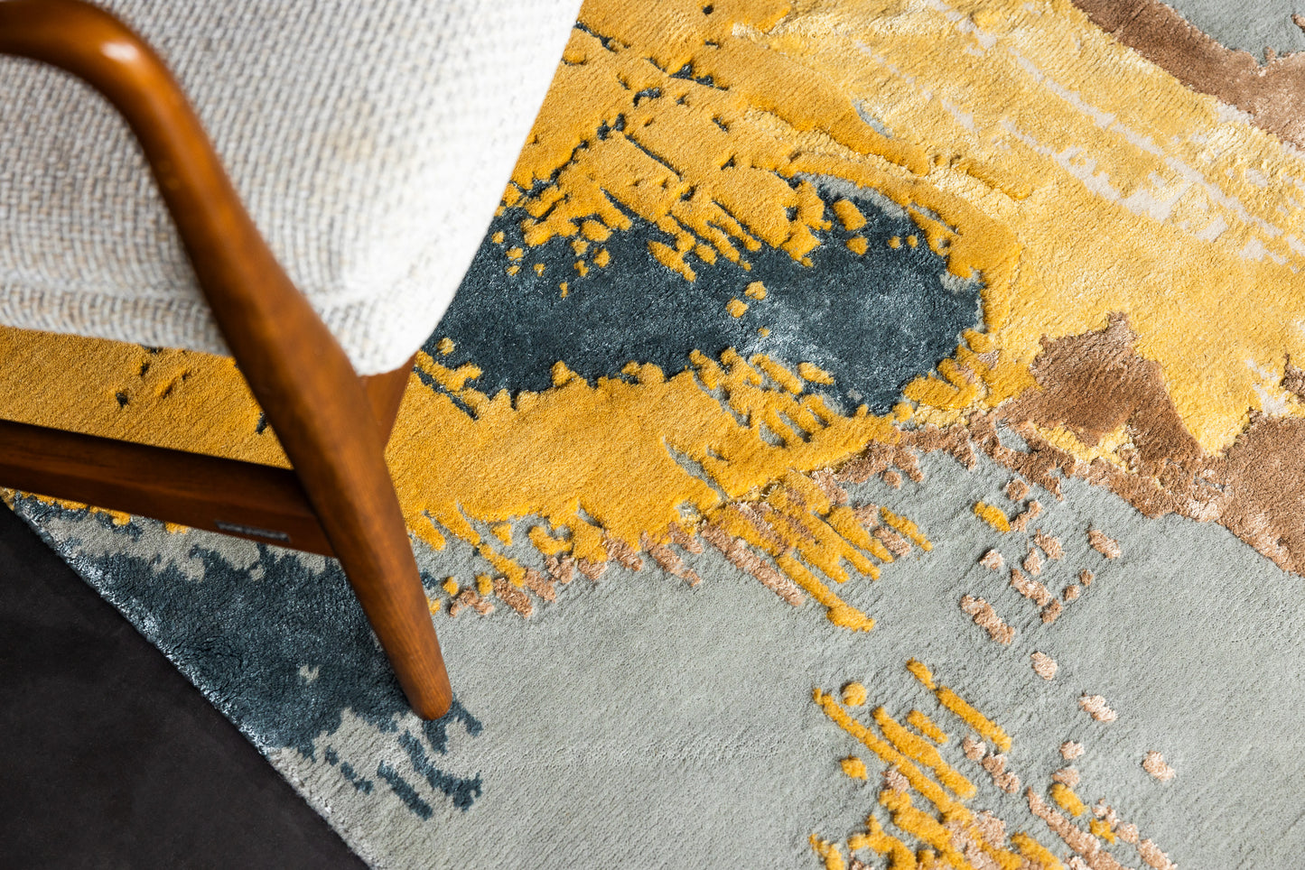 Eclat golden rug