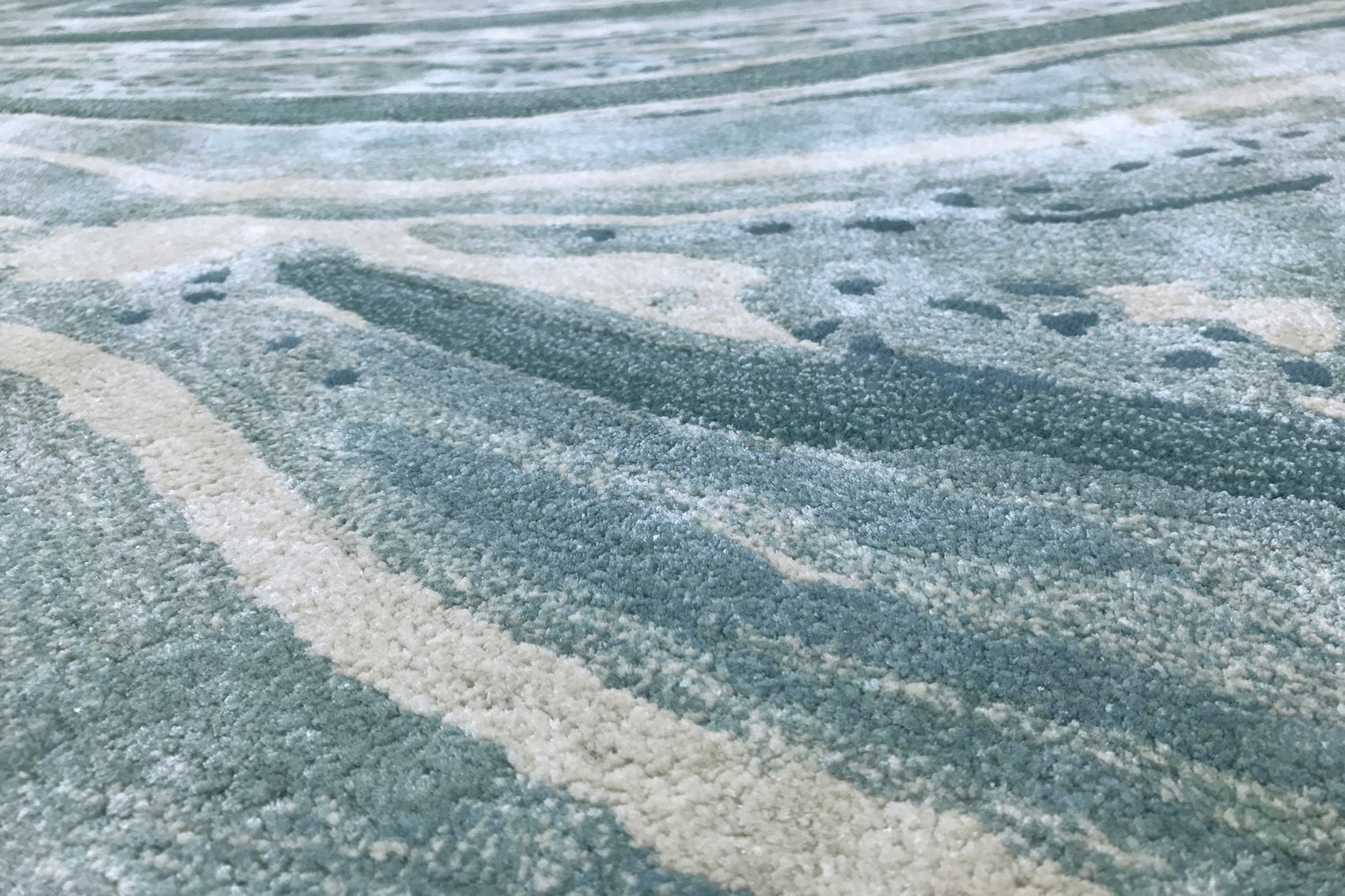 détails tapis tufté main bleu écru