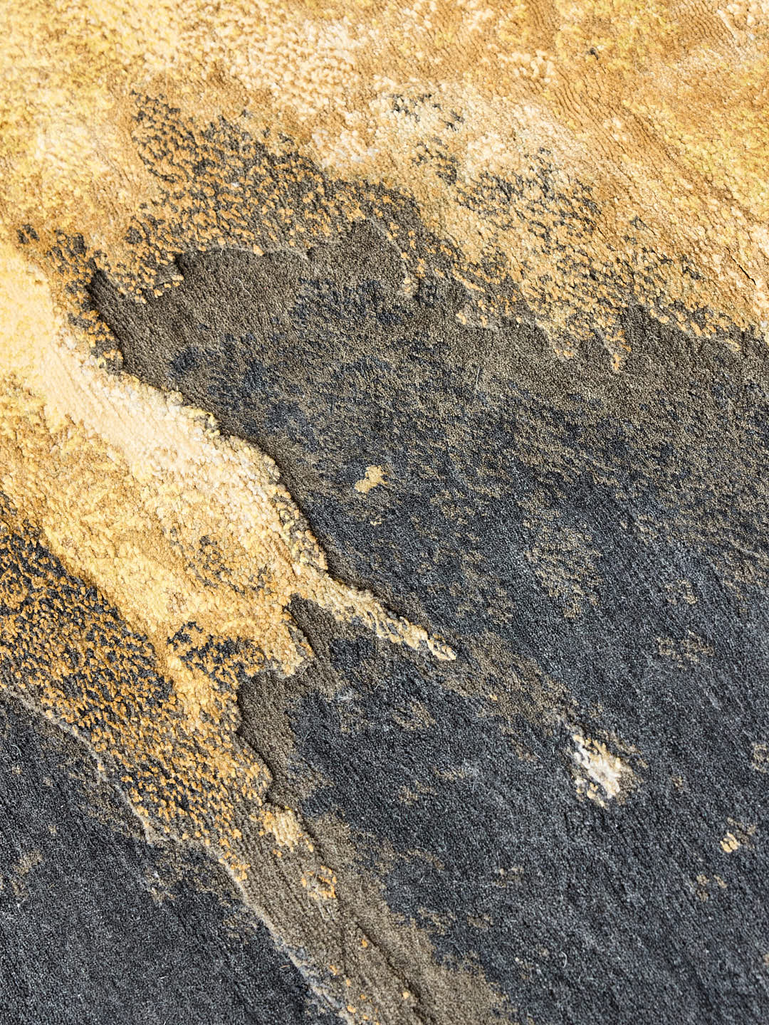 Fire blazing tone rug