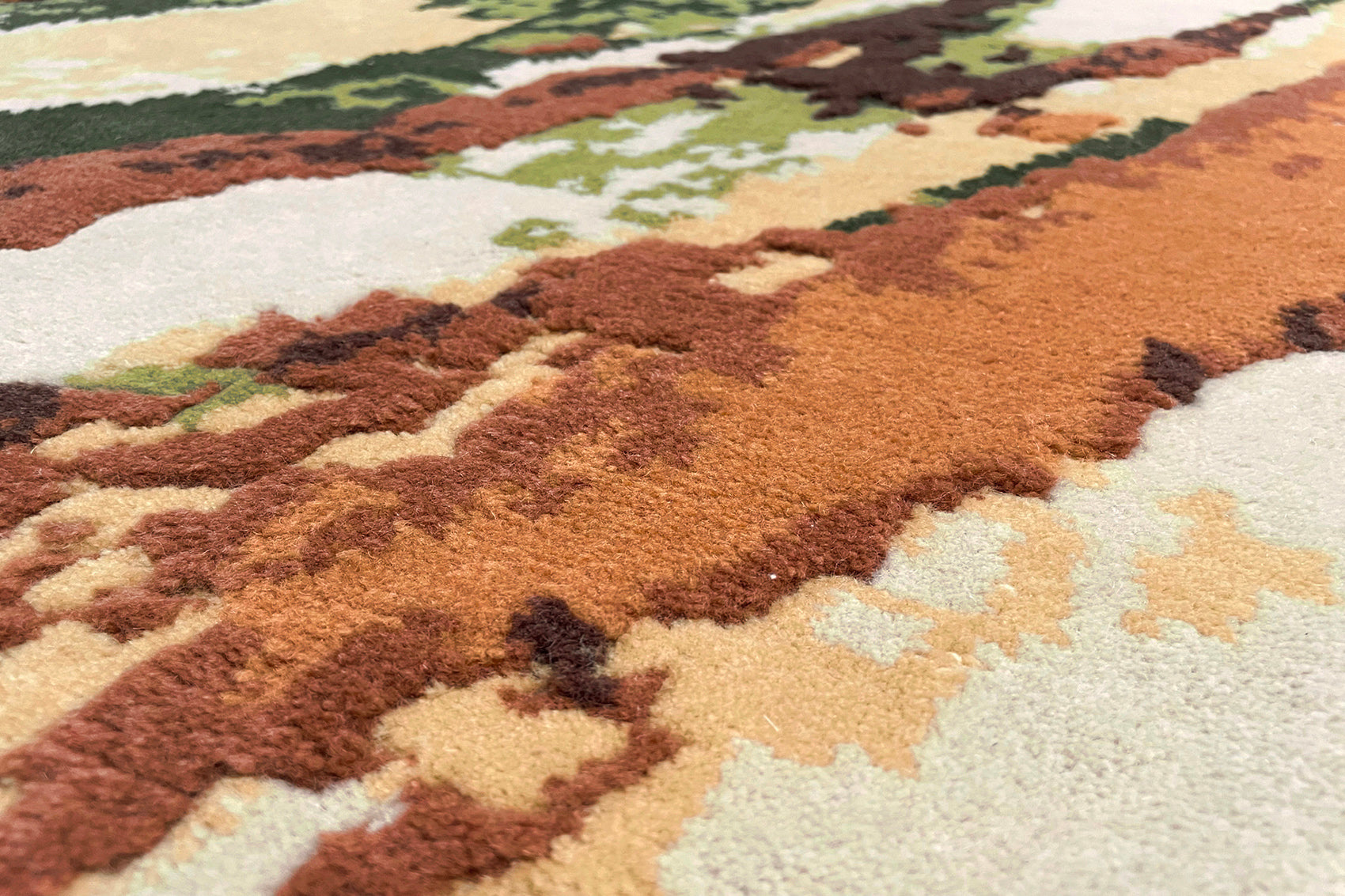 détails tapis noué main rouge marron vert blanc beige