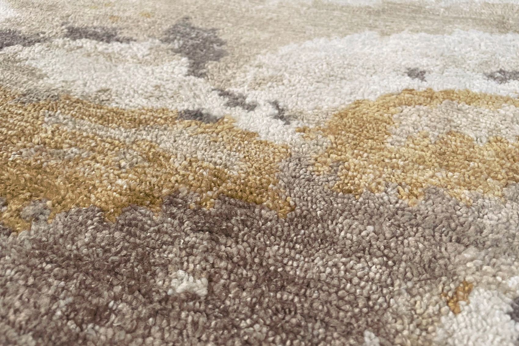 détails tapis noué main écru blanc marron jaune
