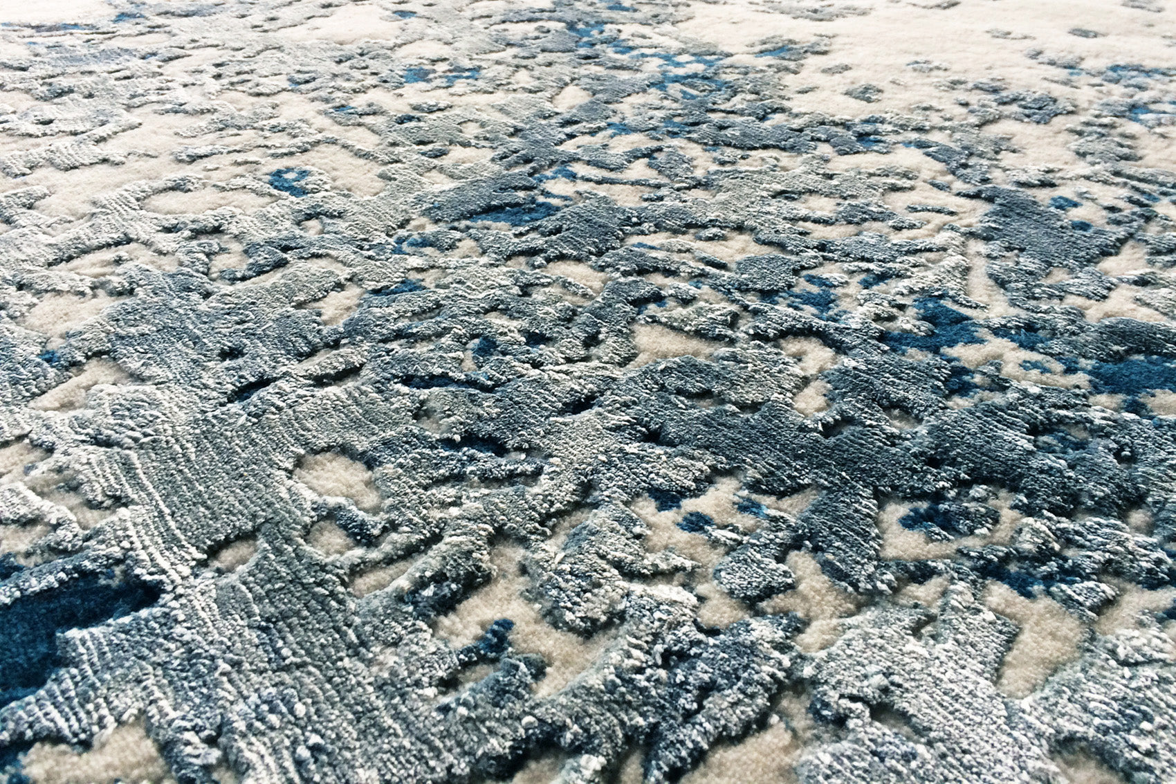 détails tapis noué main bleu gris et noir 