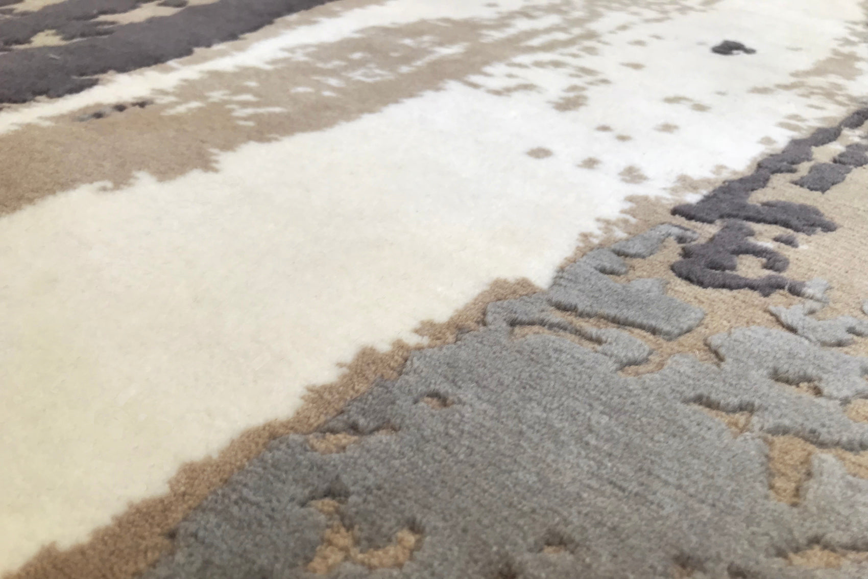 détails tapis noué main beige gris et écru 