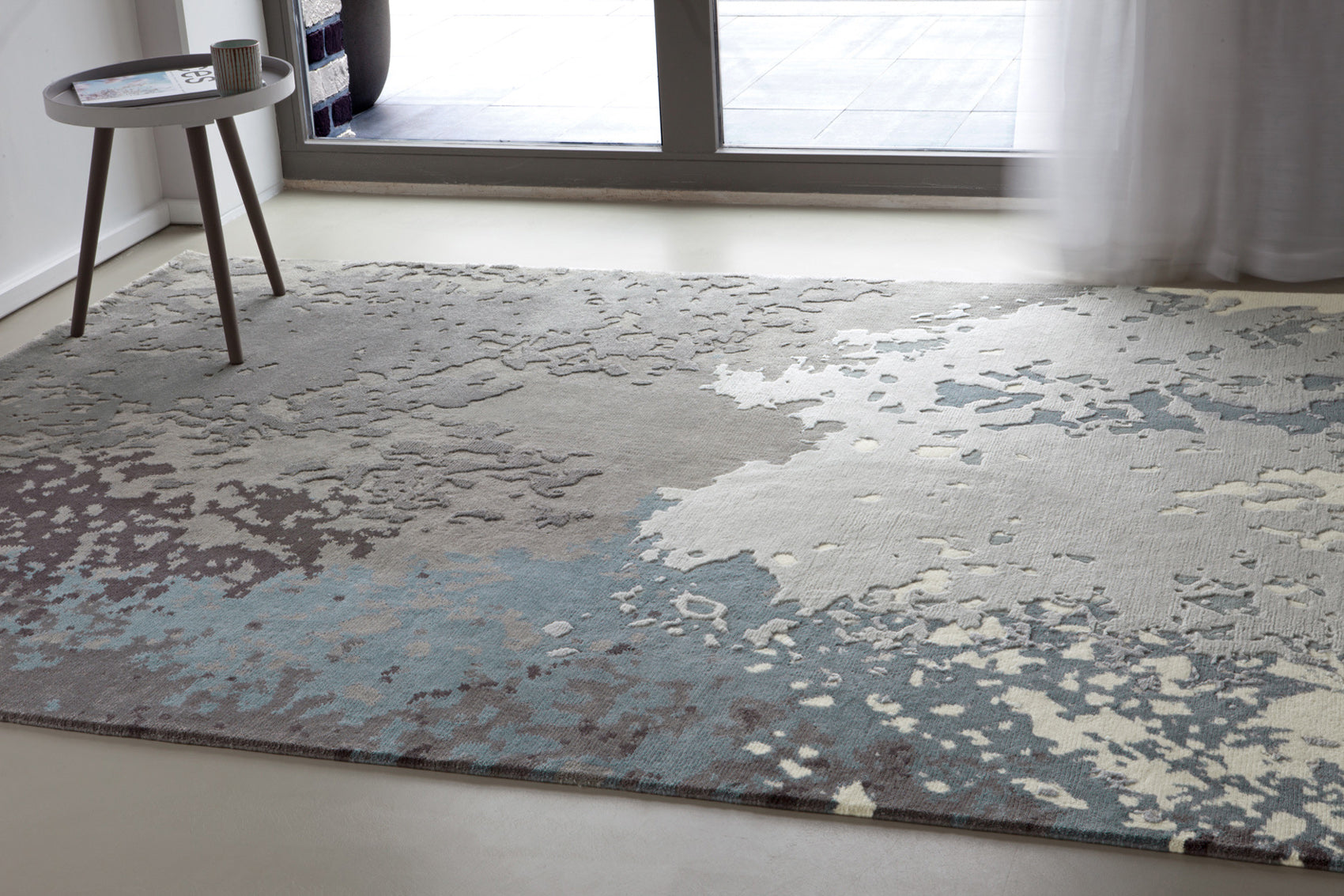 ambiance tapis noué main bleu gris écru