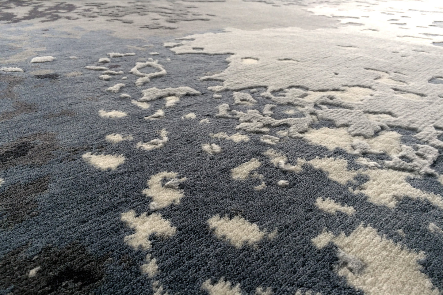 Crazed blue-toned wave rug