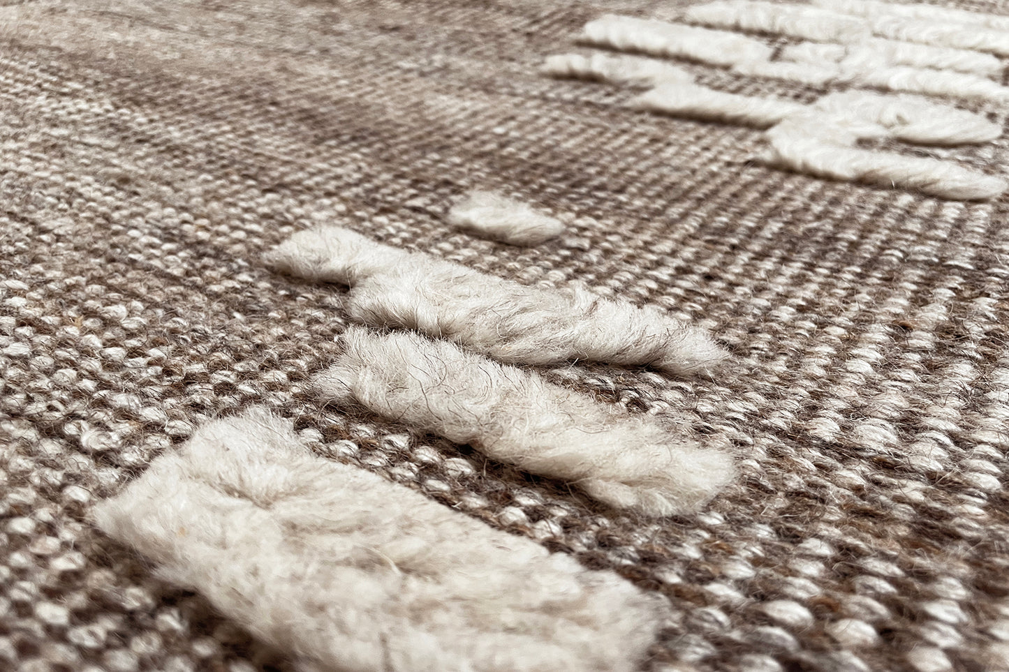 détails tapis tissé main beige marron écru