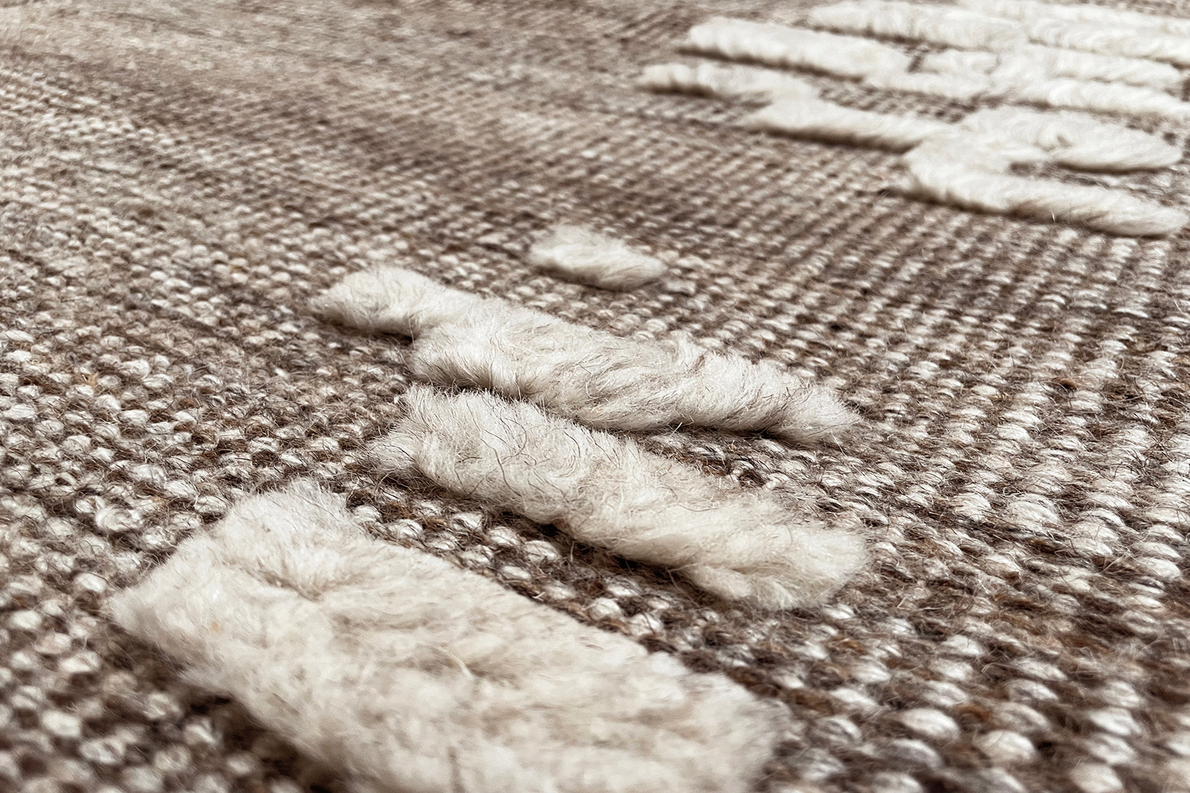 détails tapis tissé main beige marron écru