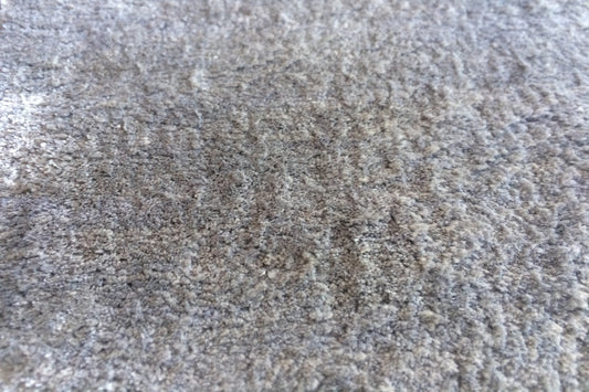 détails tapis tissé main gris 