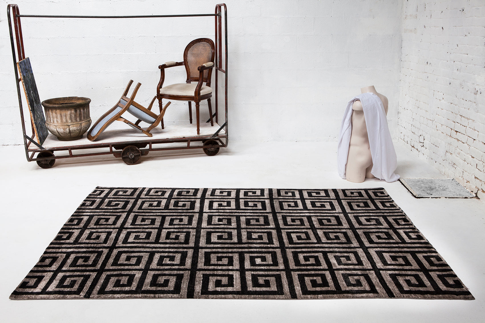 ambiance tapis noué main noir orange jaune 