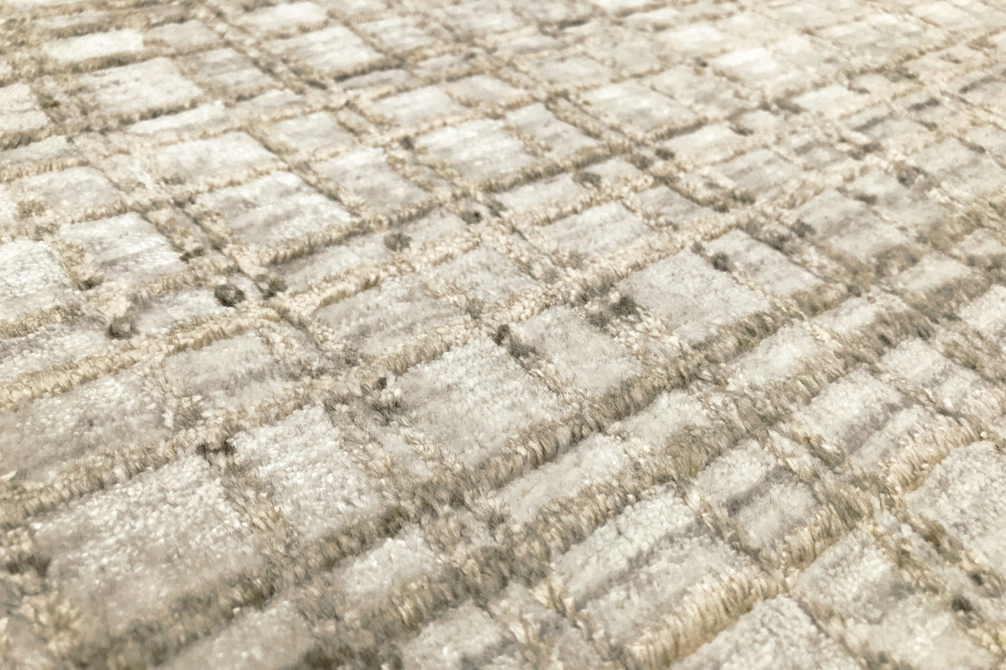 détails tapis tissé main gris beige écru