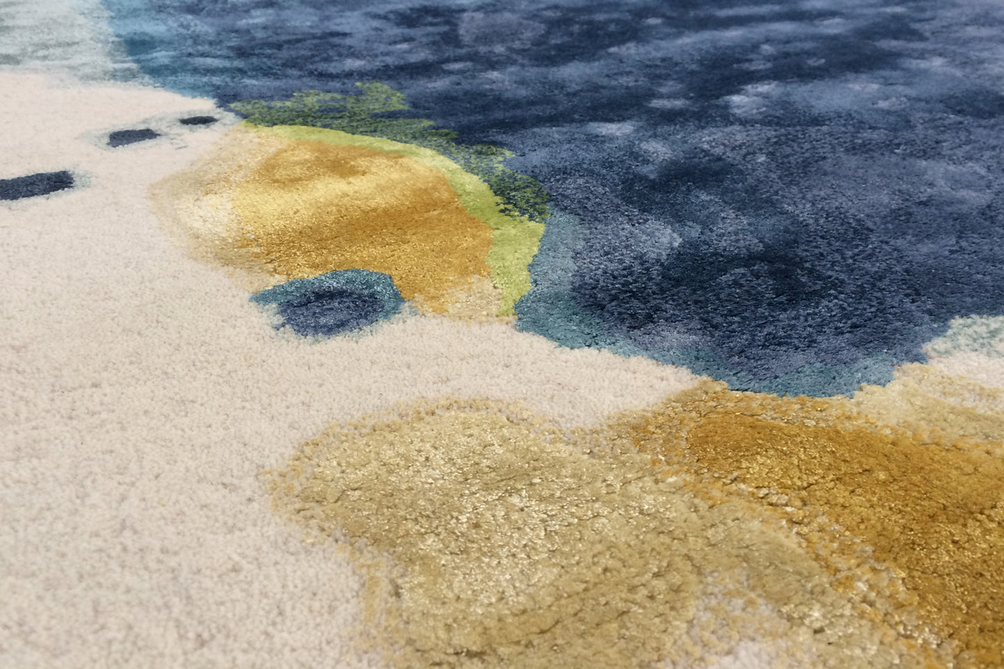 détails tapis tufté main bleu multicolore vert jaune