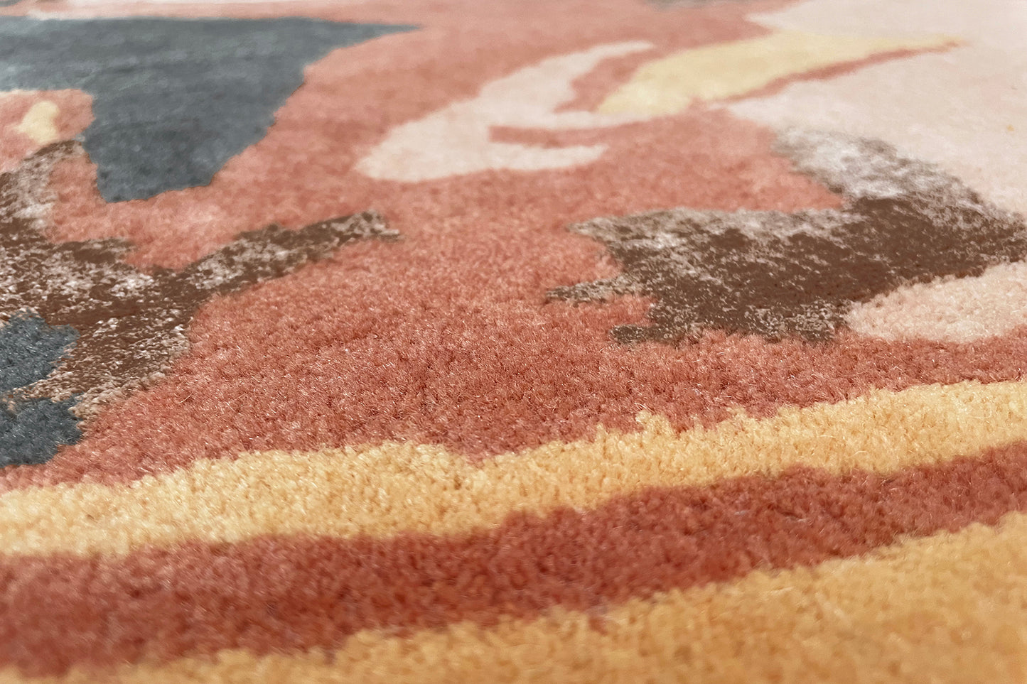 détails tapis tufté main multicolore terracotta marron jaune