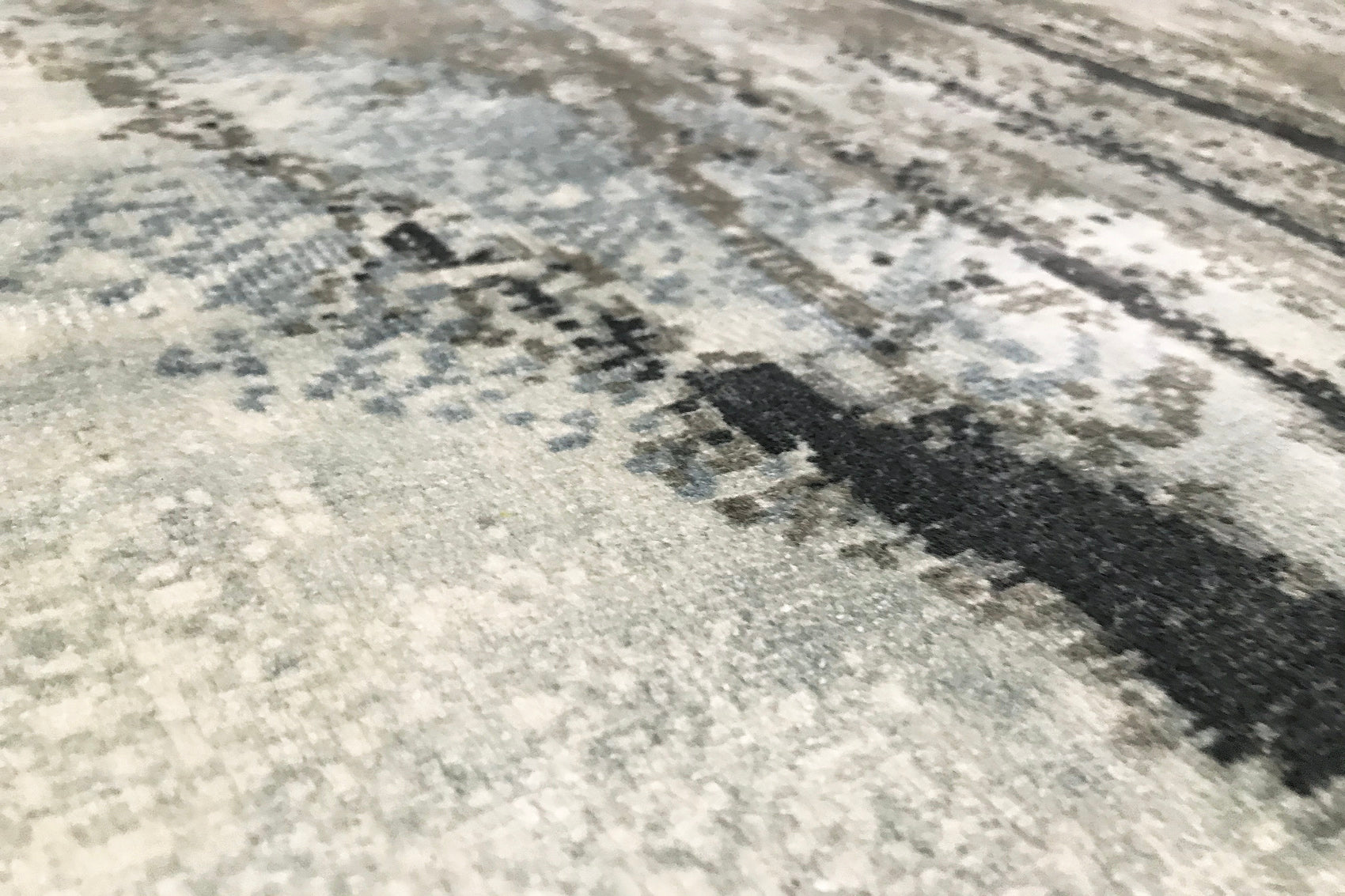 détails tapis tissé et imprimé main bleu gris écru