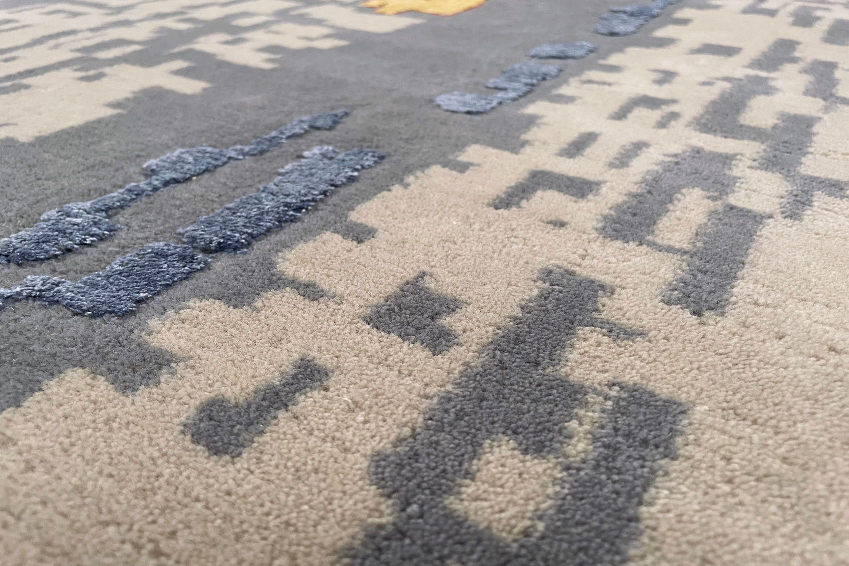 détails tapis noué main bleu gris écru multicolore 
