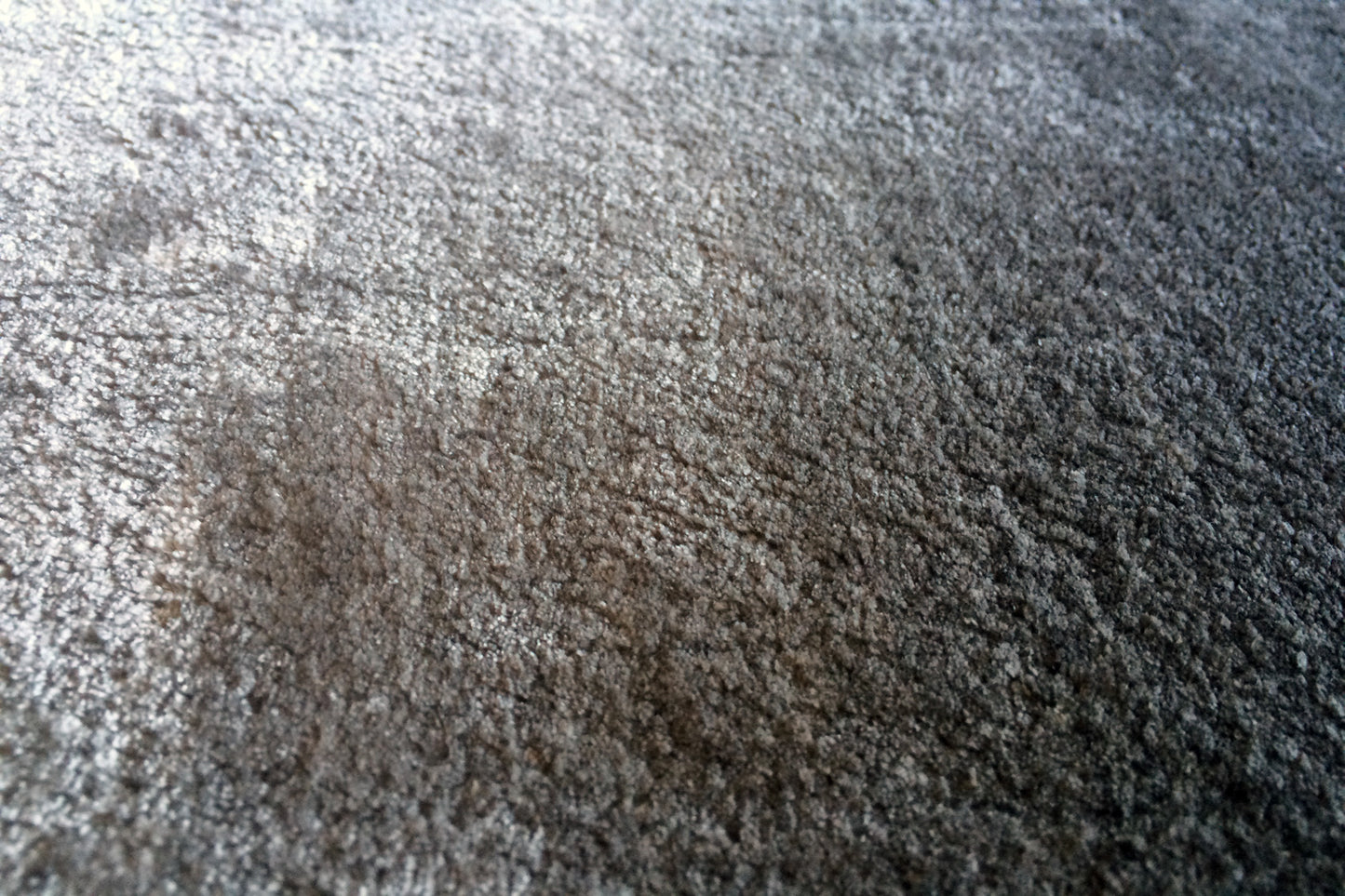 détails tapis tissé main gris écru noir 