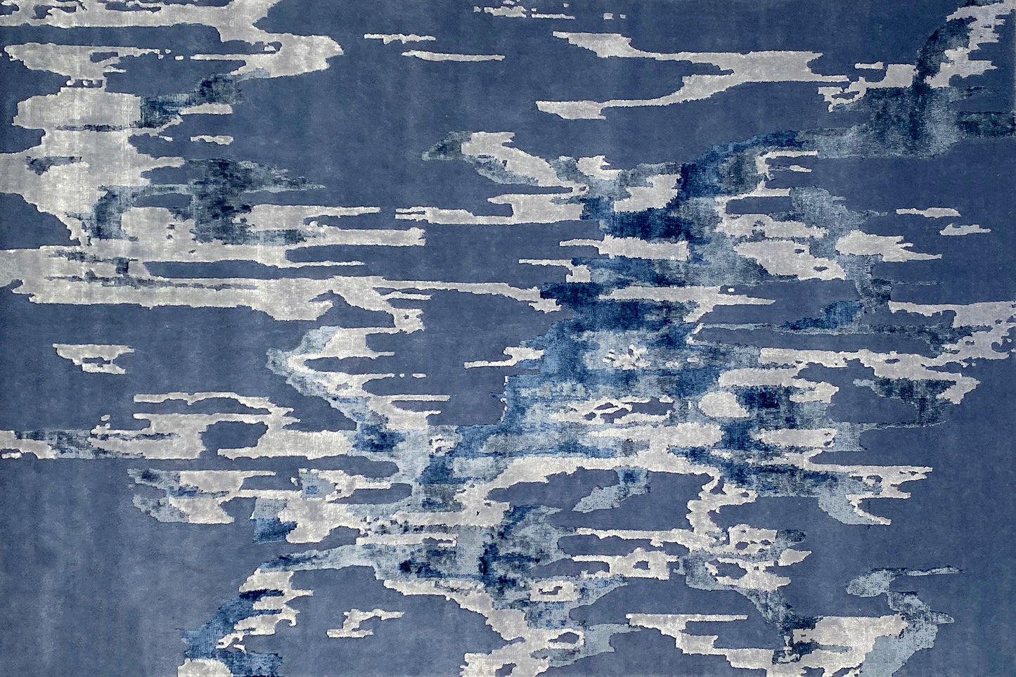 aplat tapis noué main bleu gris