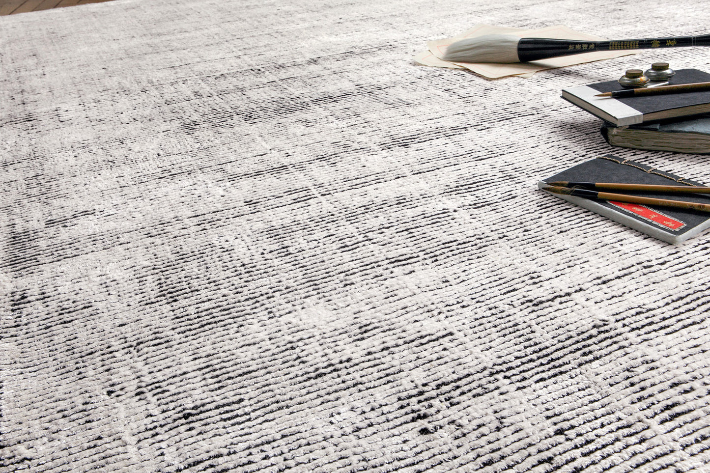 Sutton black & white rug