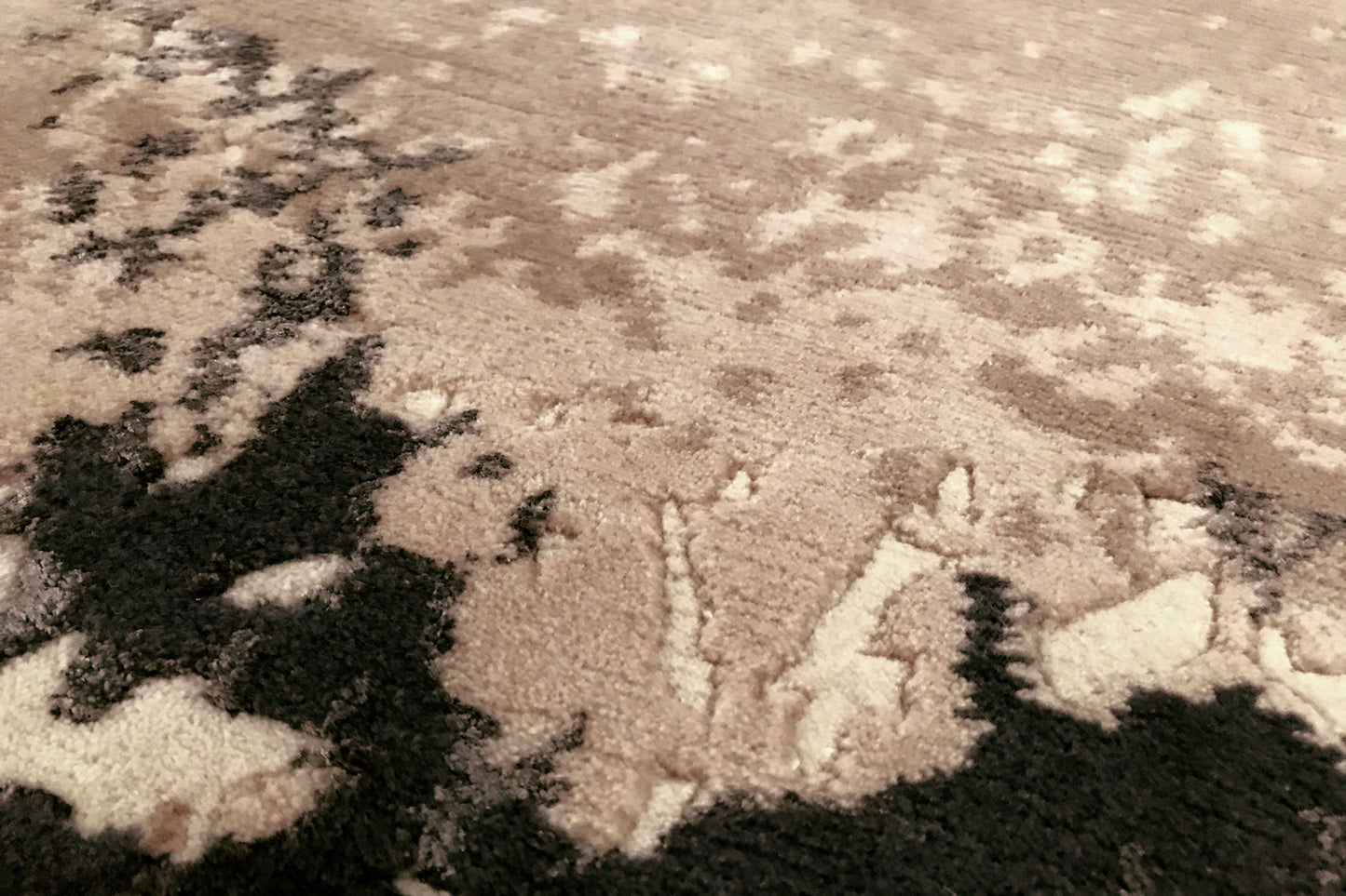 détails tapis noué main noir écru beige 