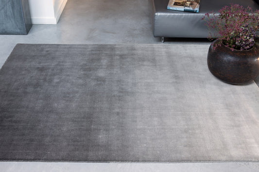 ambiance tapis tissé main gris noir