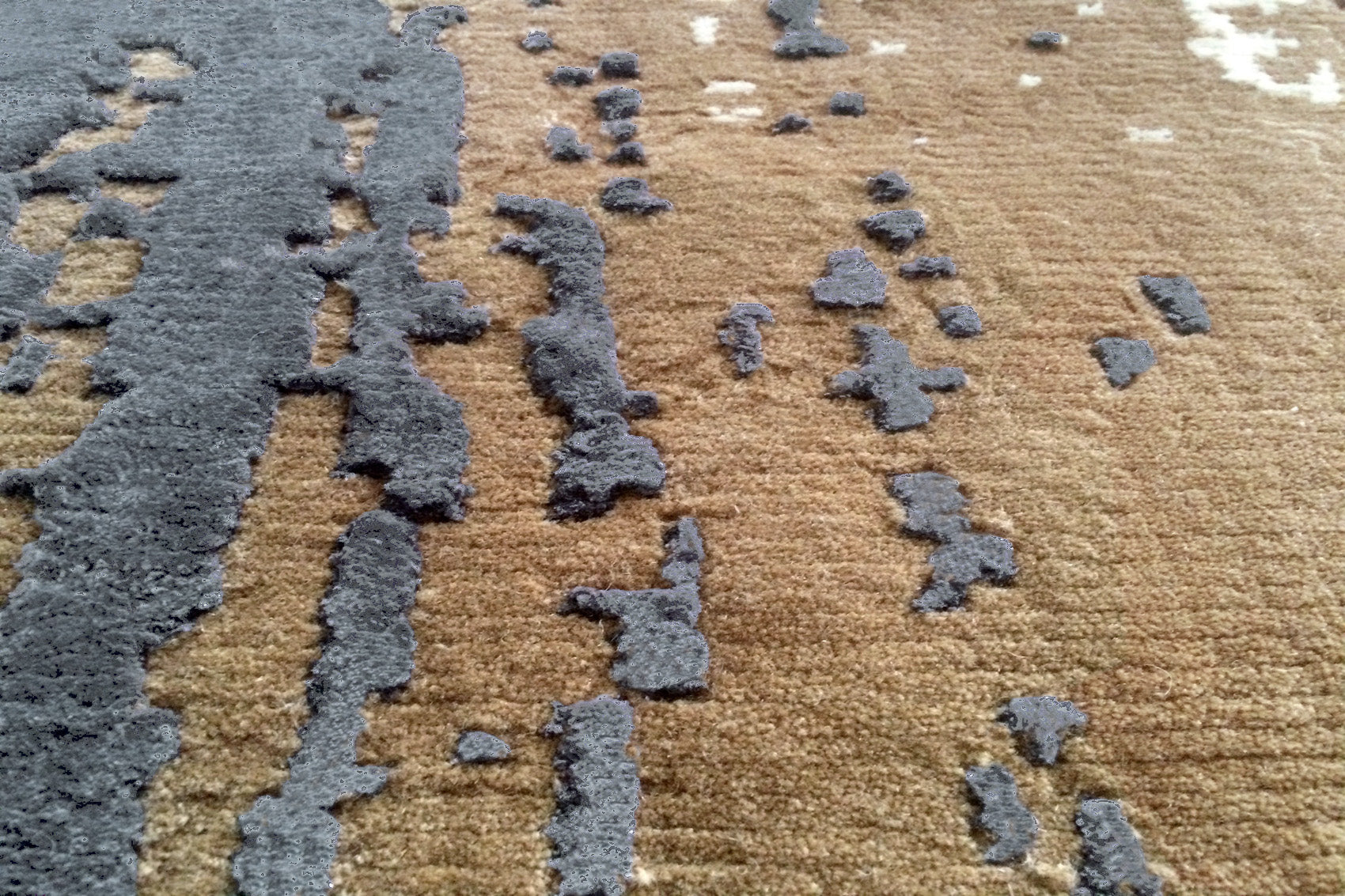 détails tapis noué main beige gris