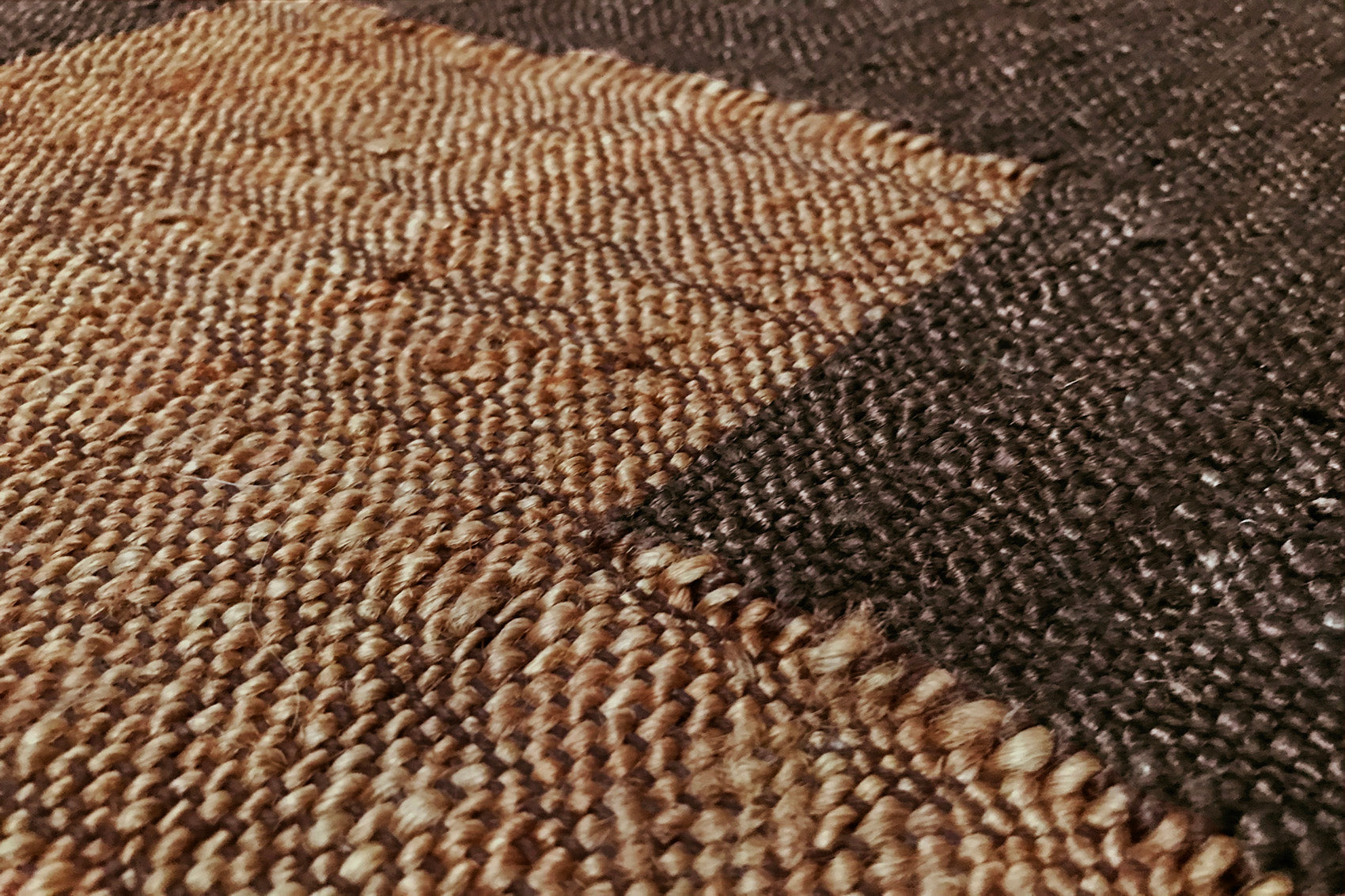 détails tapis tissé main beige marron